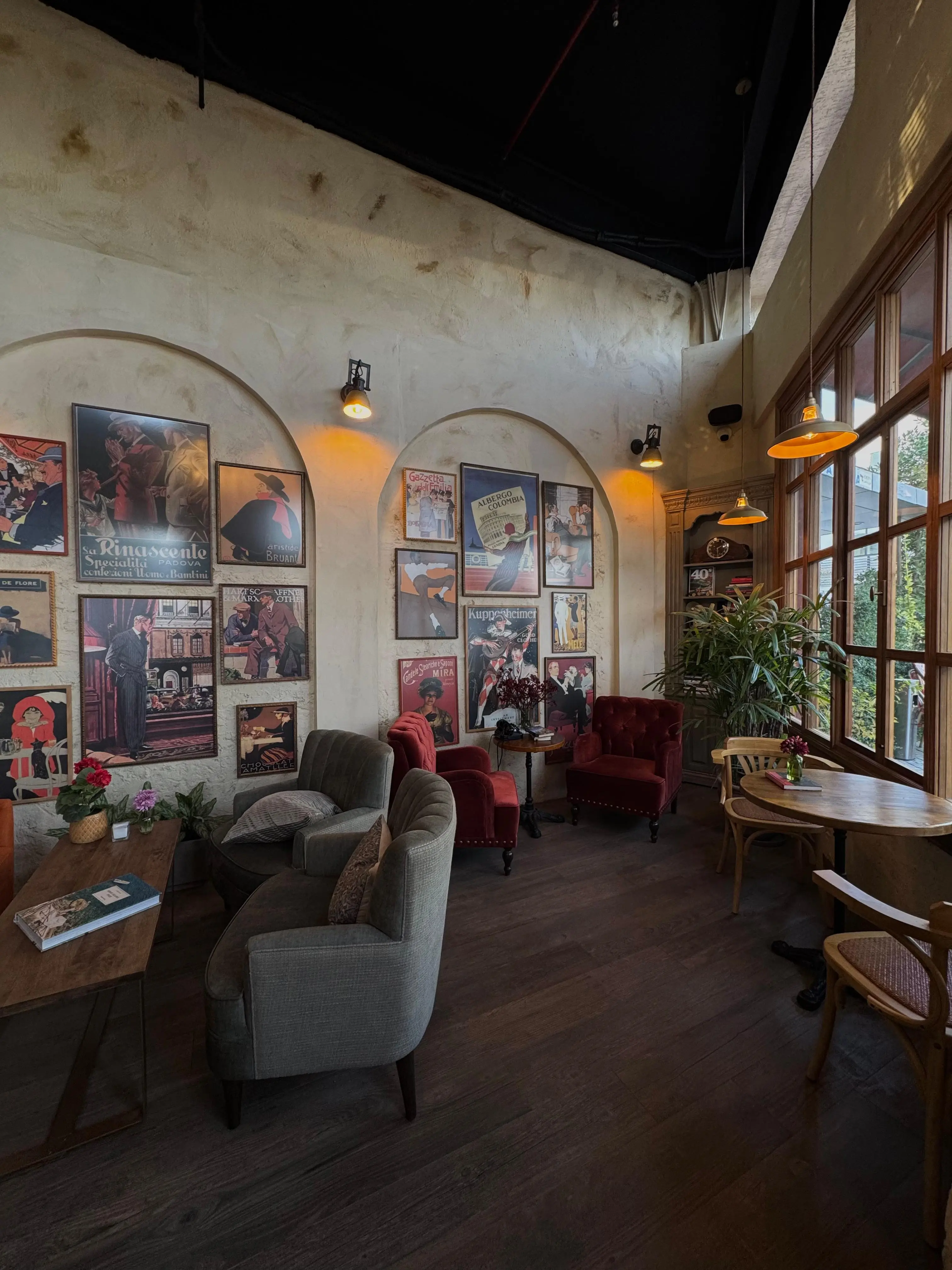 Angolo Cafe - interior view