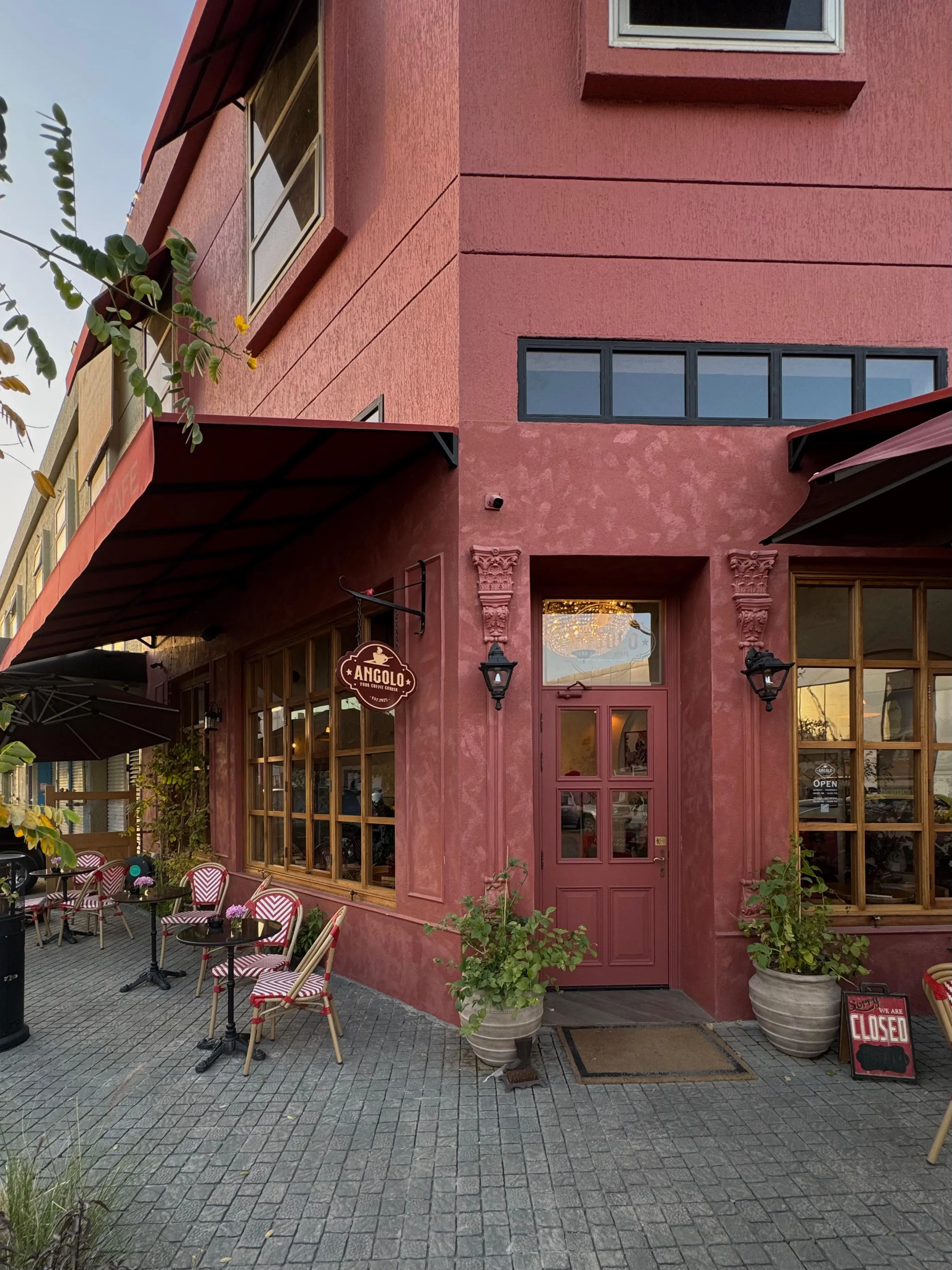 Angolo Cafe – كافيه فرنسي في الري بإطلالة على الأفنيوز