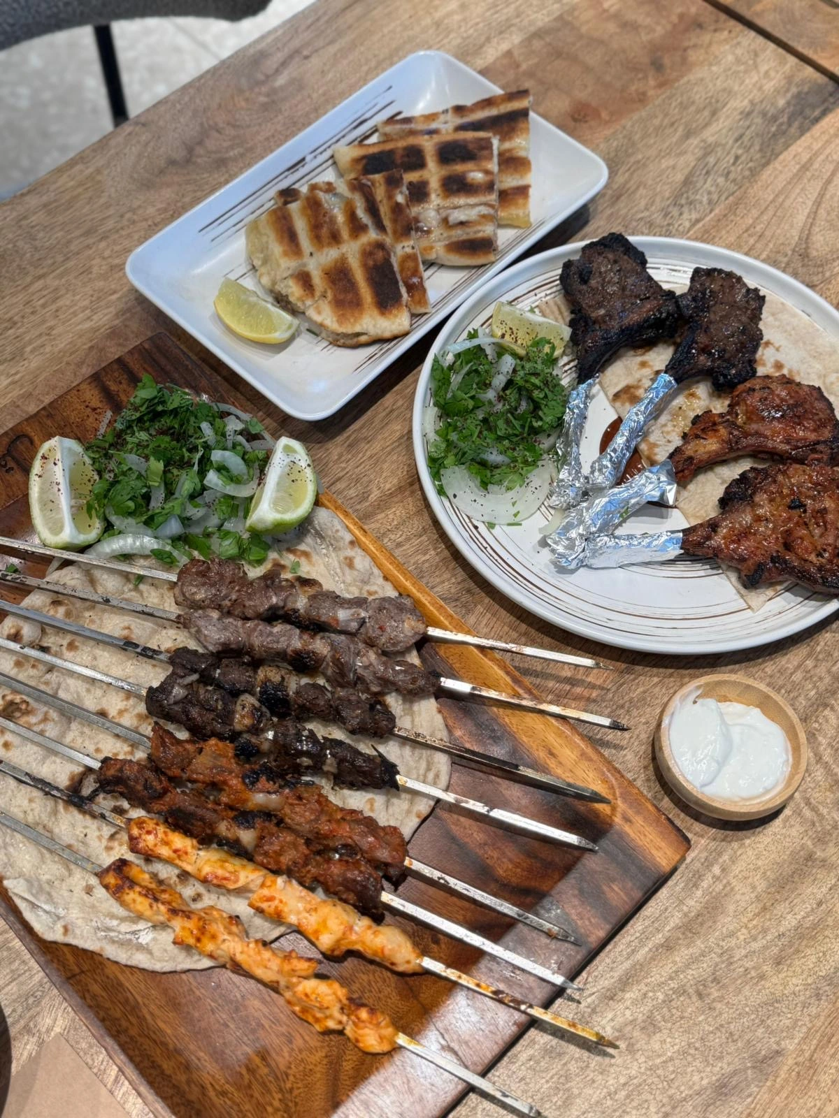 تفاصيل الديكور الداخلي للمطعم