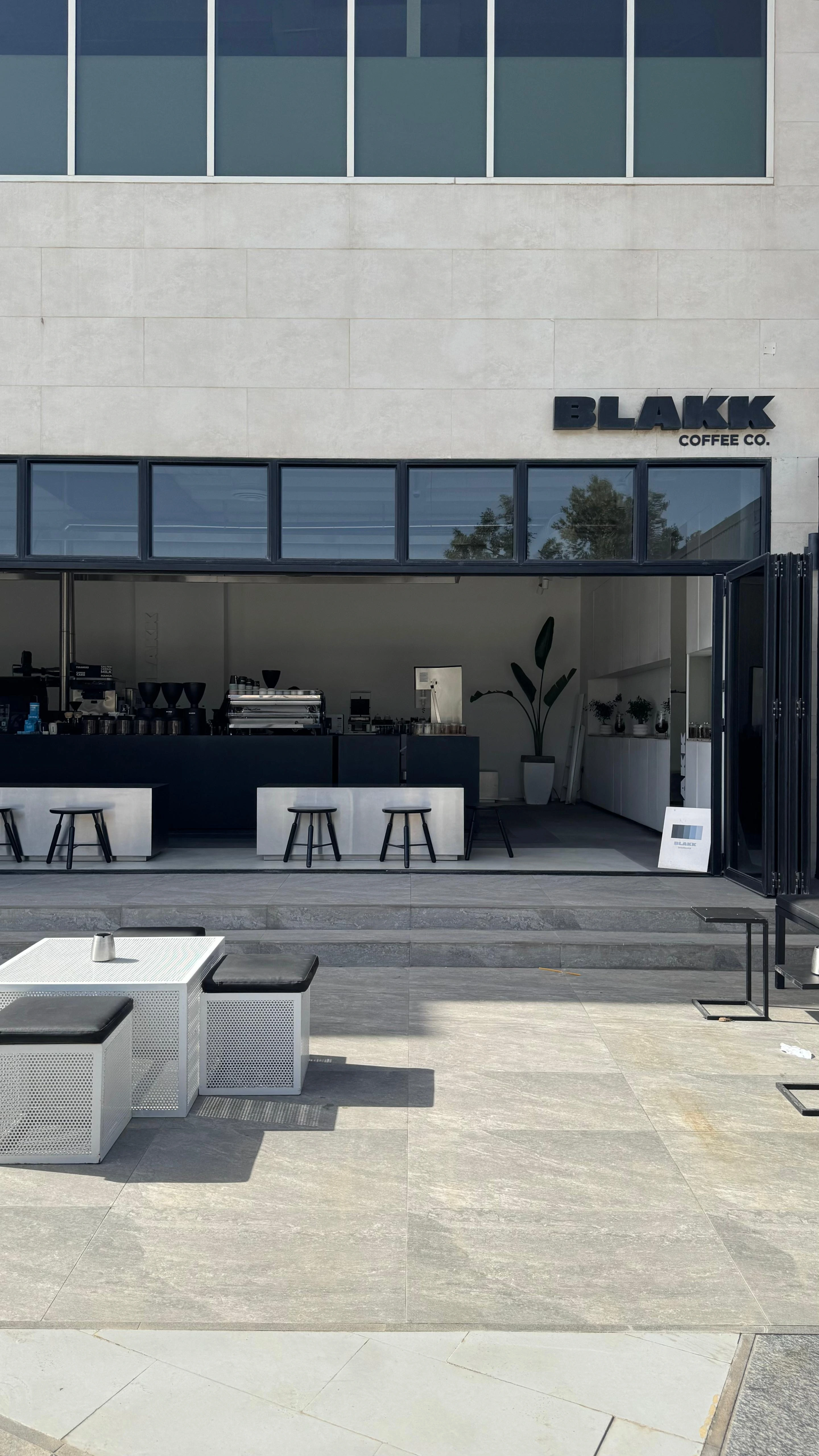 Blakk Coffee Co x Salah Alshatti – Chocolate Almond Protein Mousse Smoothie & Oatmeal