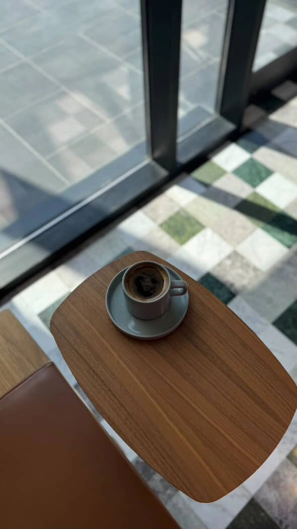 Hot Americano في Carya Cafe الكويت - قهوة مختصة بطعم غني