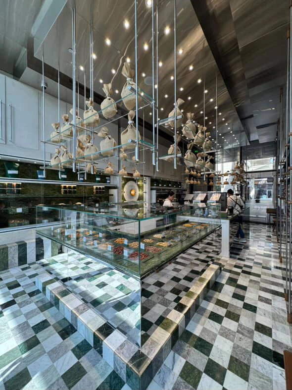 جلسات Carya Cafe الداخلية والخارجية في الشويخ - أجواء هادئة ومريحة