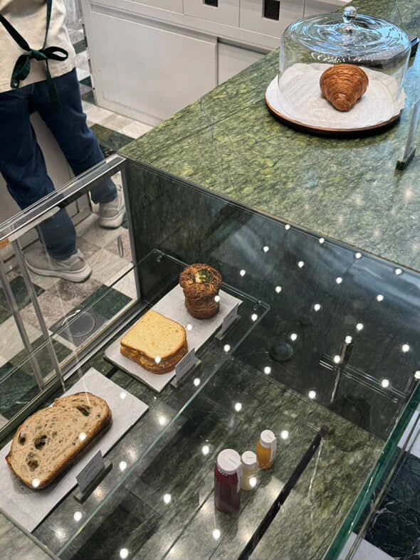 Carya Cafe Kuwait - واجهة الكافيه في الشويخ بمجمع Edge