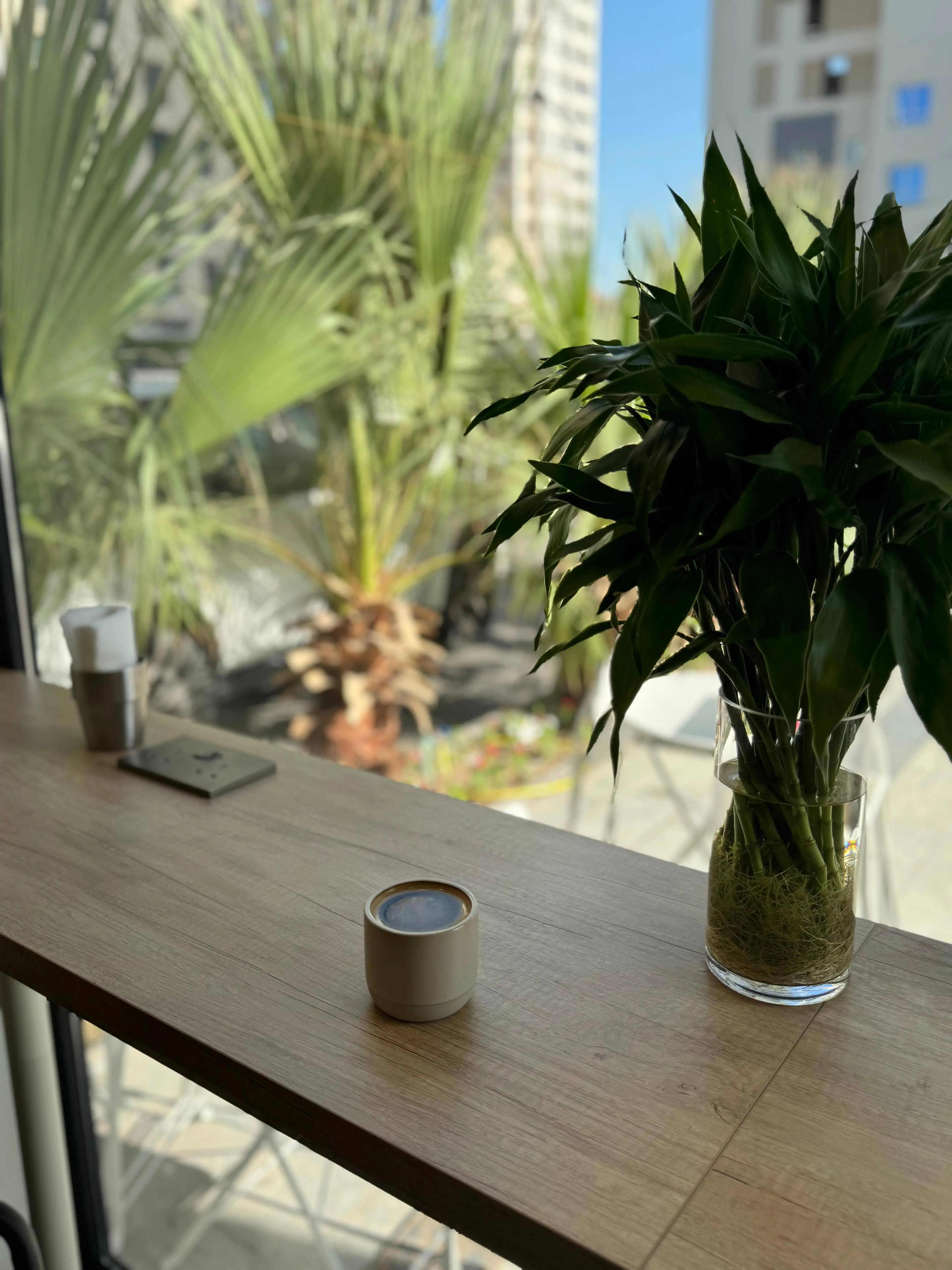 تفاصيل الديكور في Cuppa Joe Café – اهتمام جميل بالعناصر الجمالية ولمسات مريحة