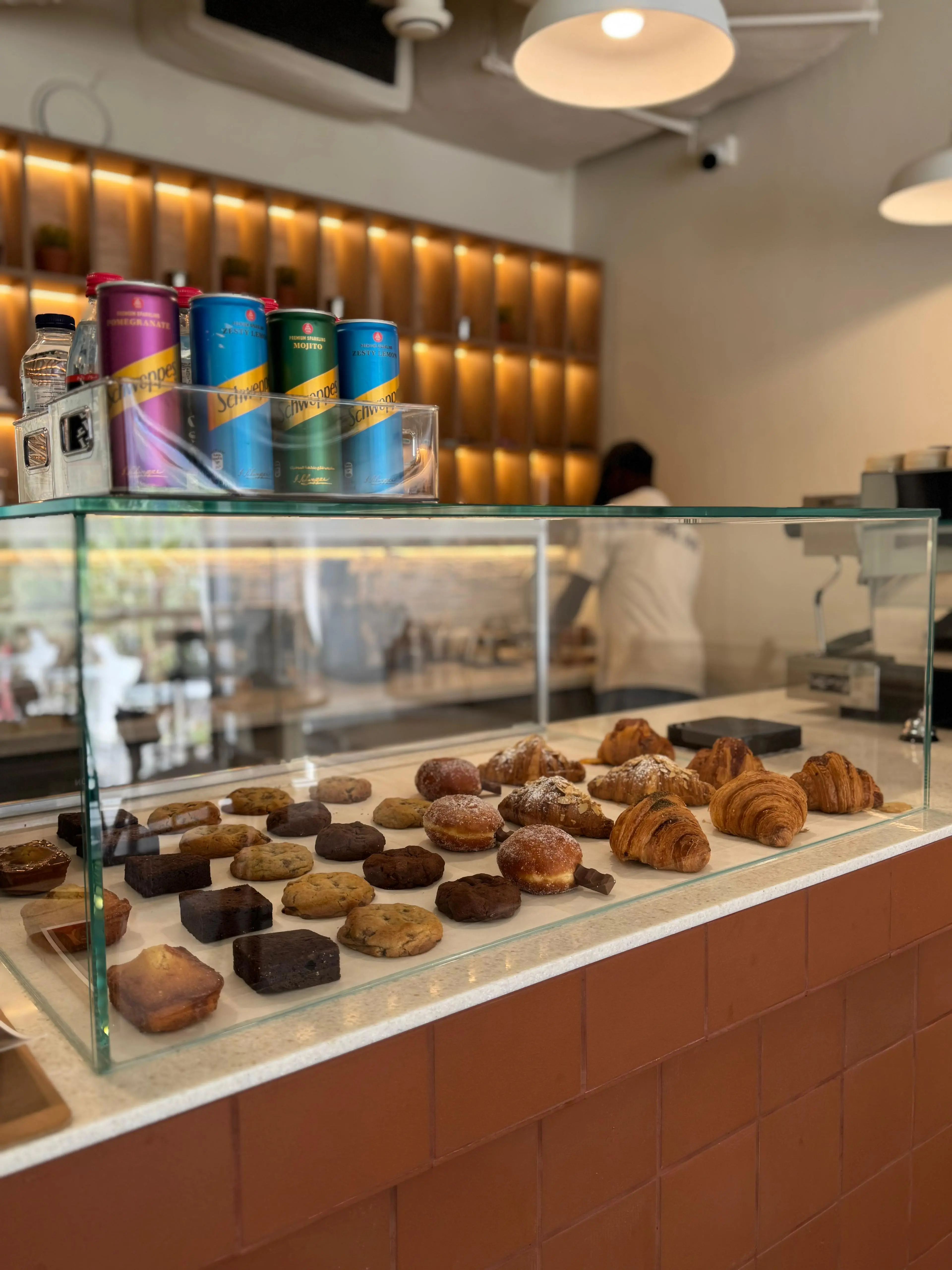 مشروب أمريكانو ساخن في Cuppa Joe Café – قهوة عالية الجودة لعشاق النكهة القوية