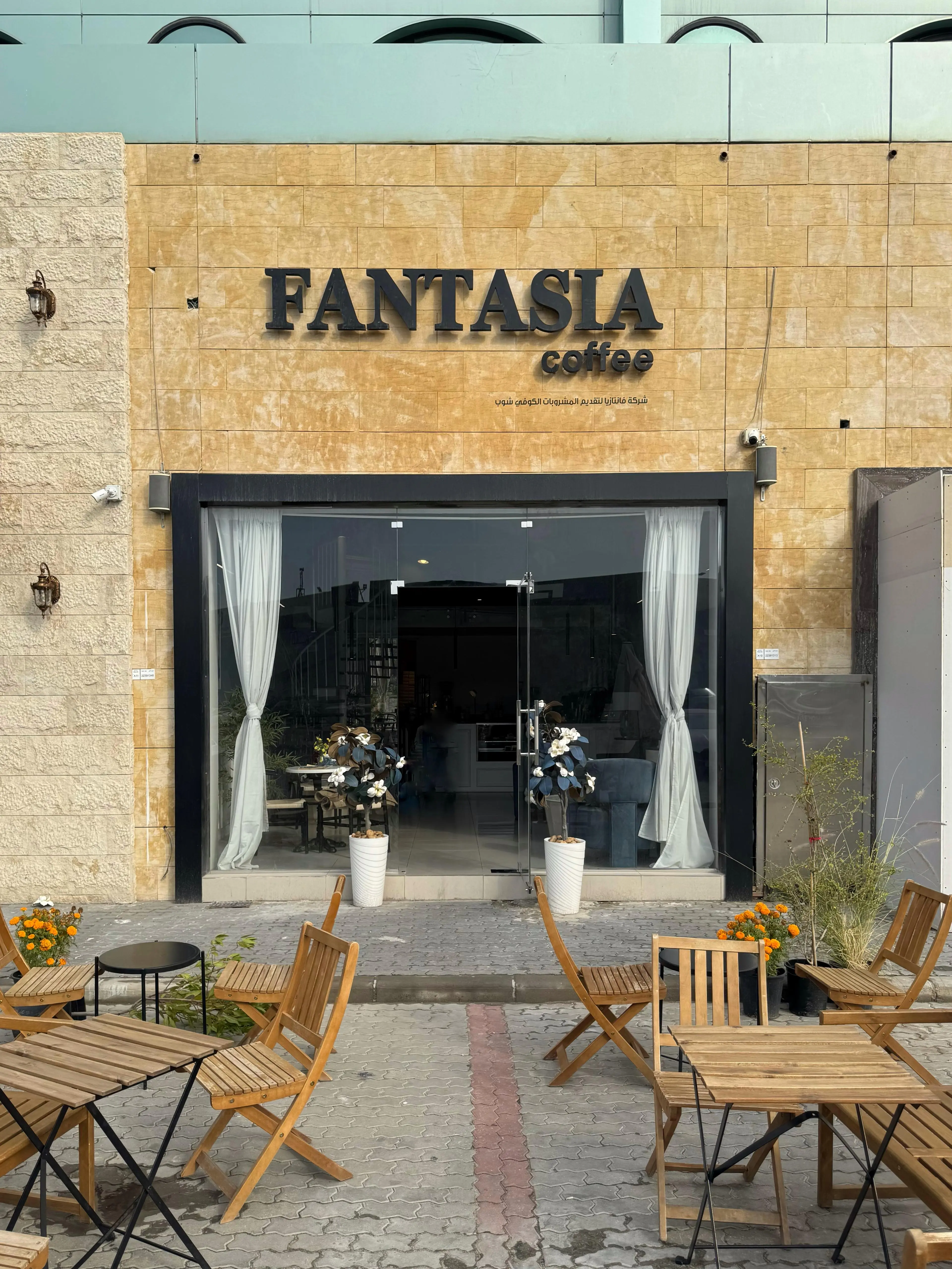 Fantasia Coffee الشويخ – واجهة الكافيه والأجواء العامة