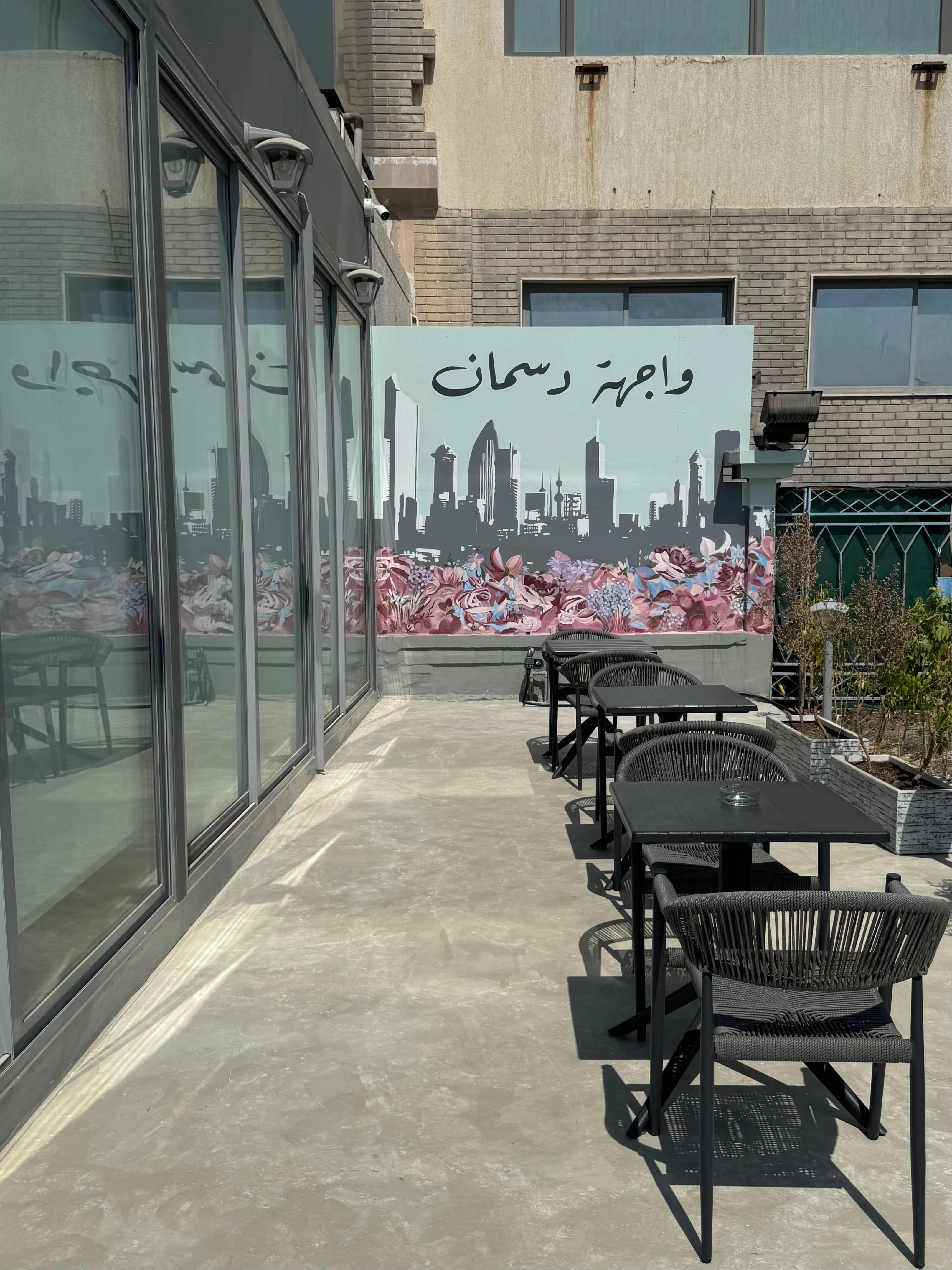 ركن الجلسة الداخلية في Crafted Cafe