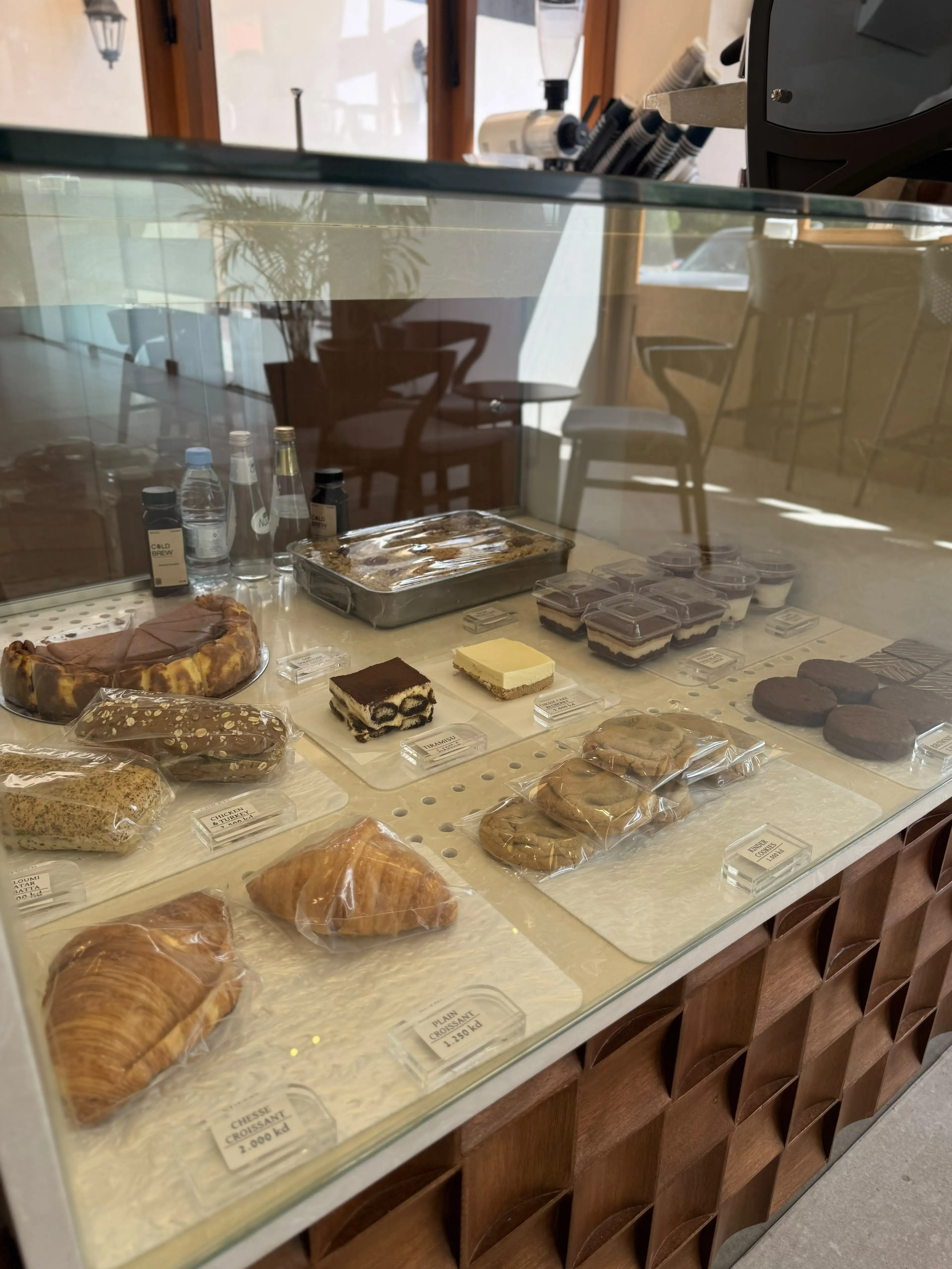 ركن الجلسة في Crops Coffee Roastery صباح السالم