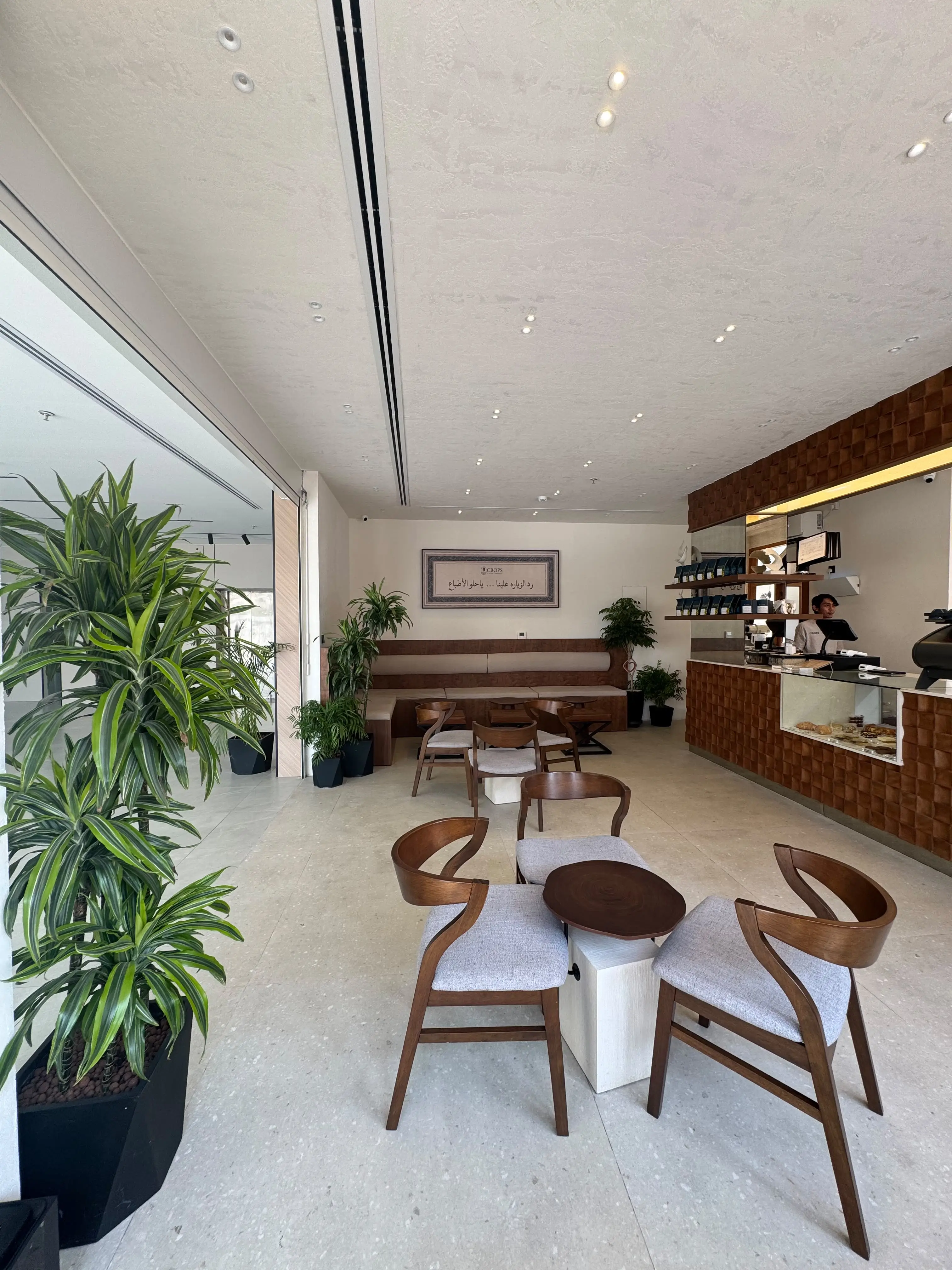 جلسات Crops Coffee Roastery الداخلية والخارجية - Indoor & Outdoor