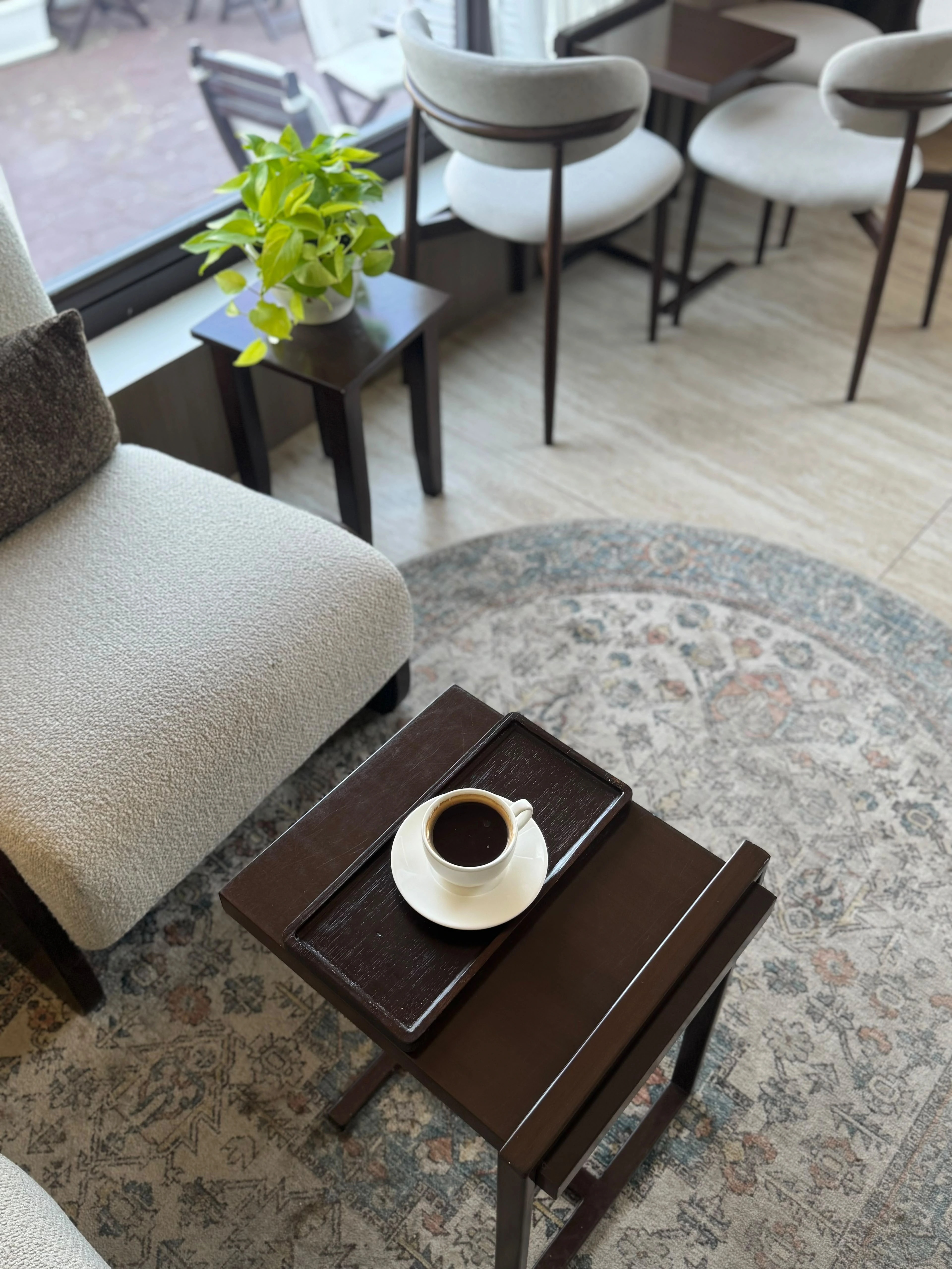 تفاصيل ديكور وألوان Demth Cafe
