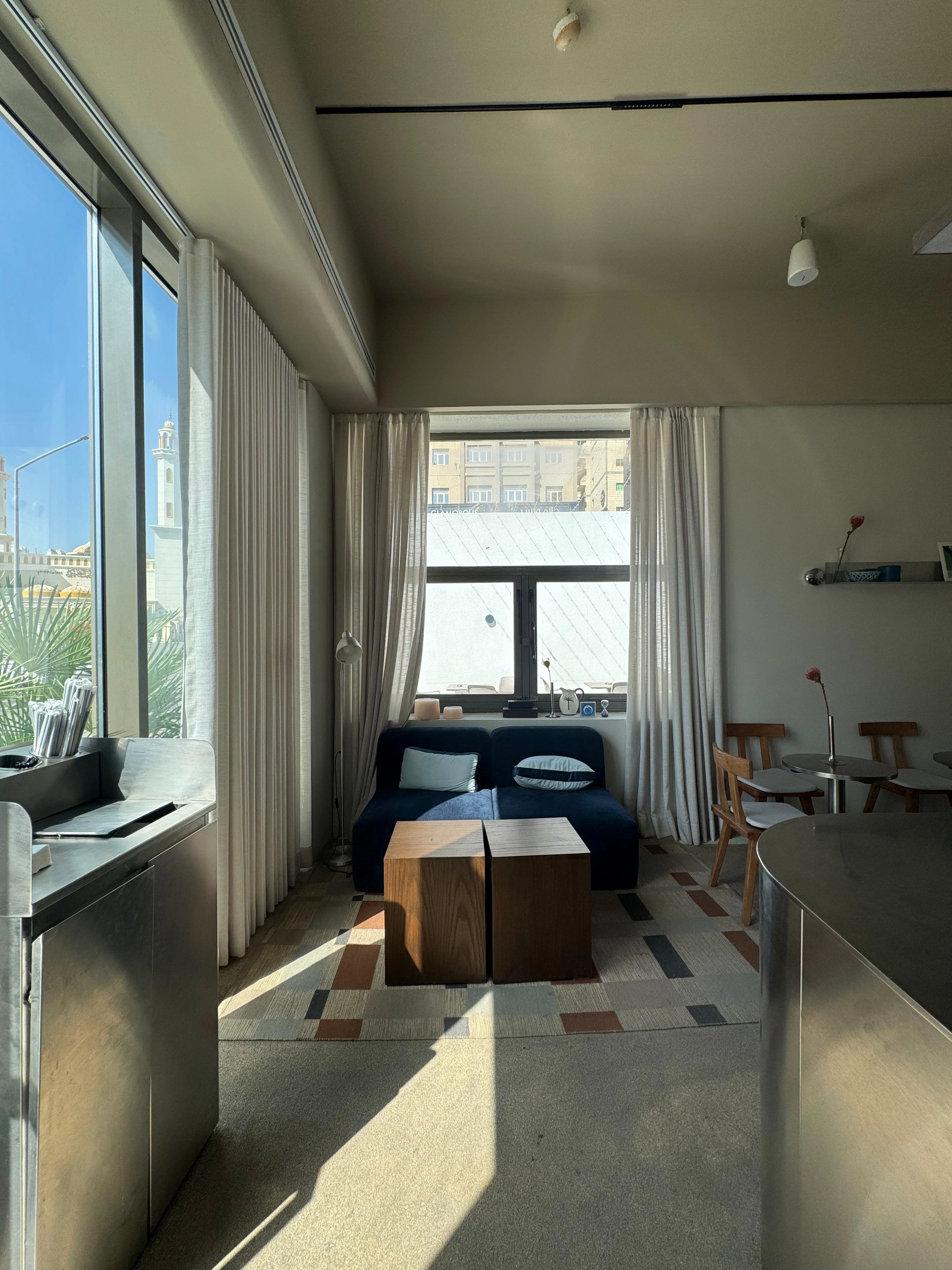 Hot Americano في Focus Cafe