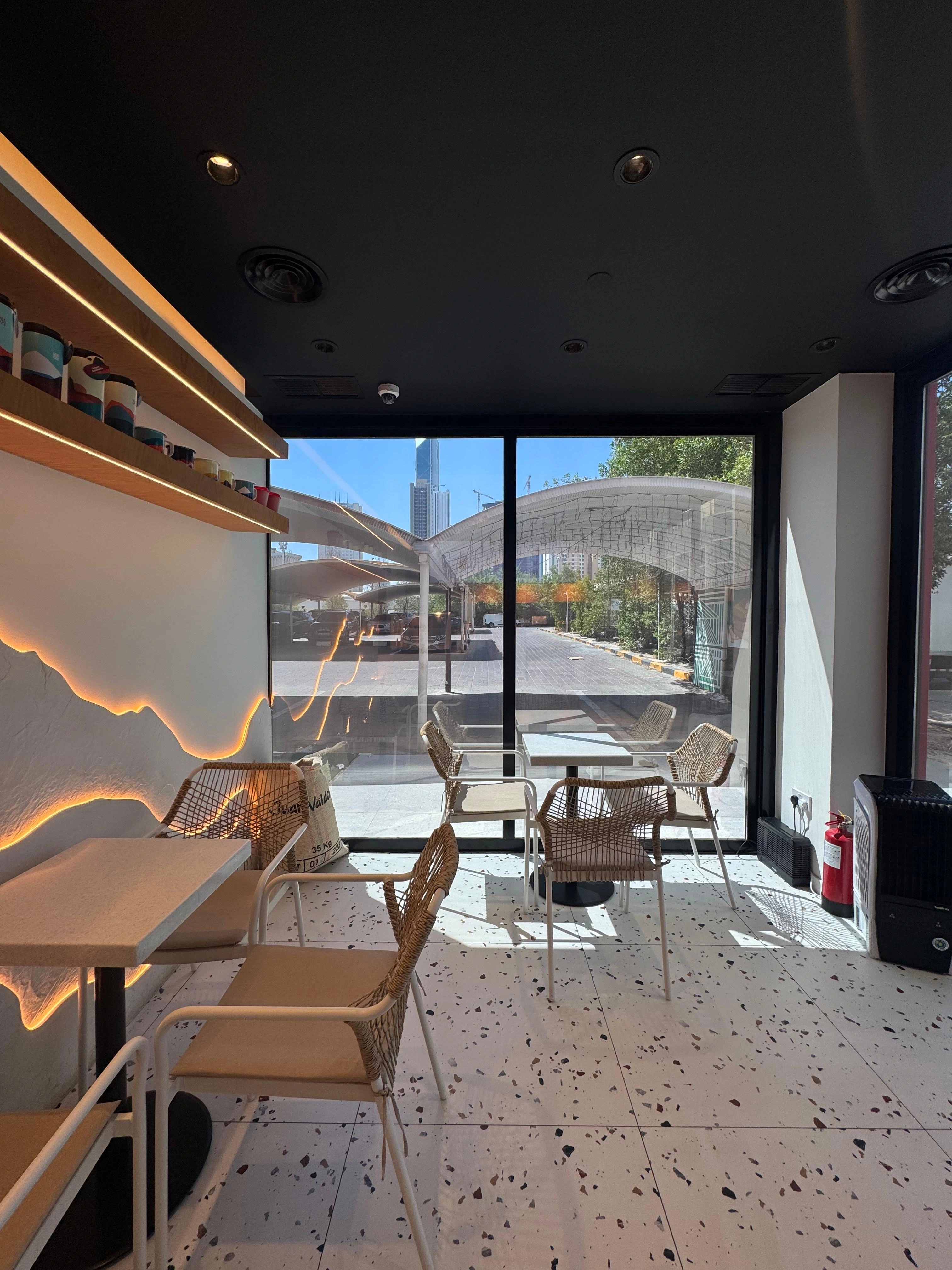واجهة Juan Valdez Cafe في مجمع دار العوضي - الديرة