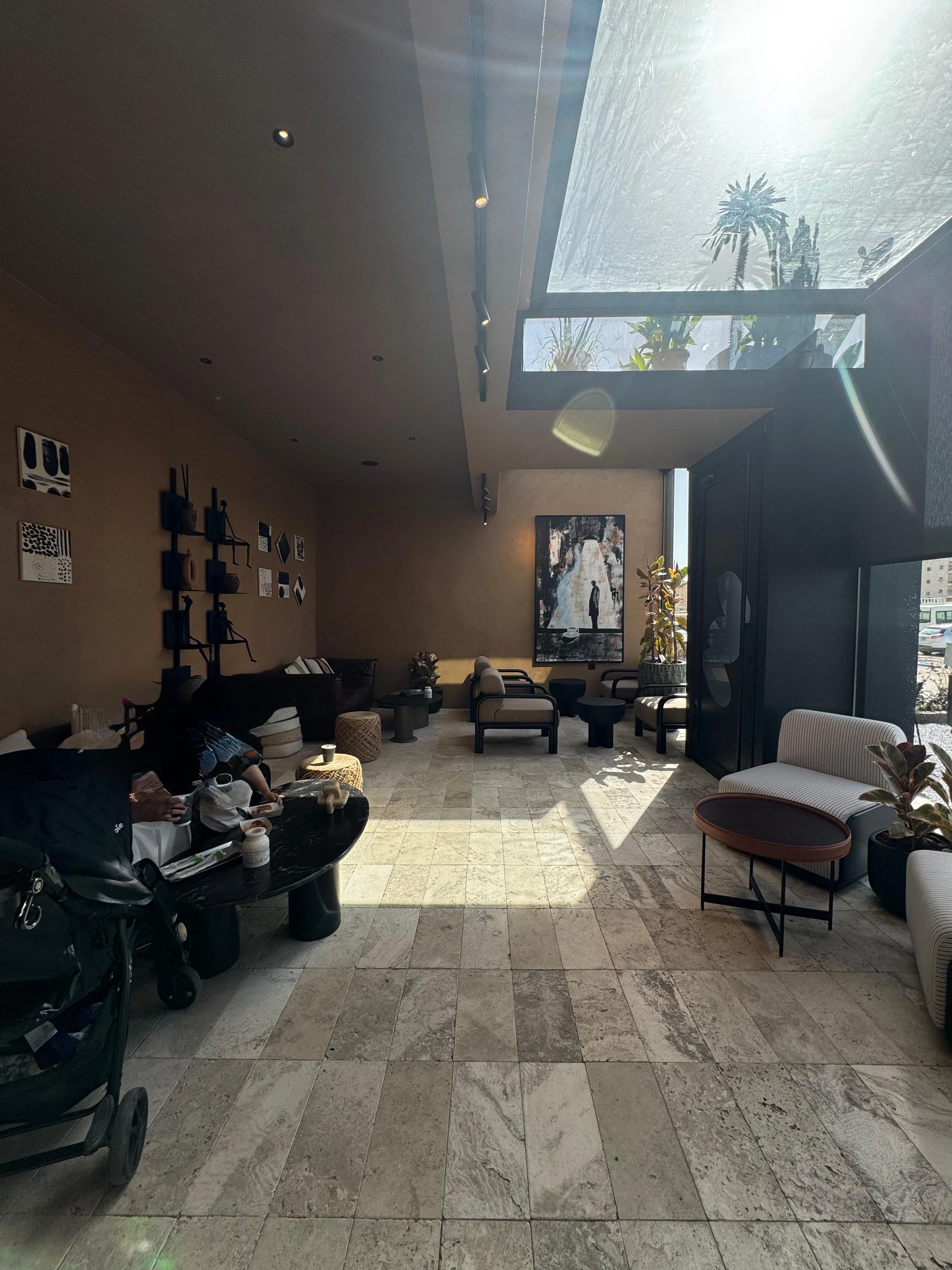 جلسات خارجية في The Side Cafe