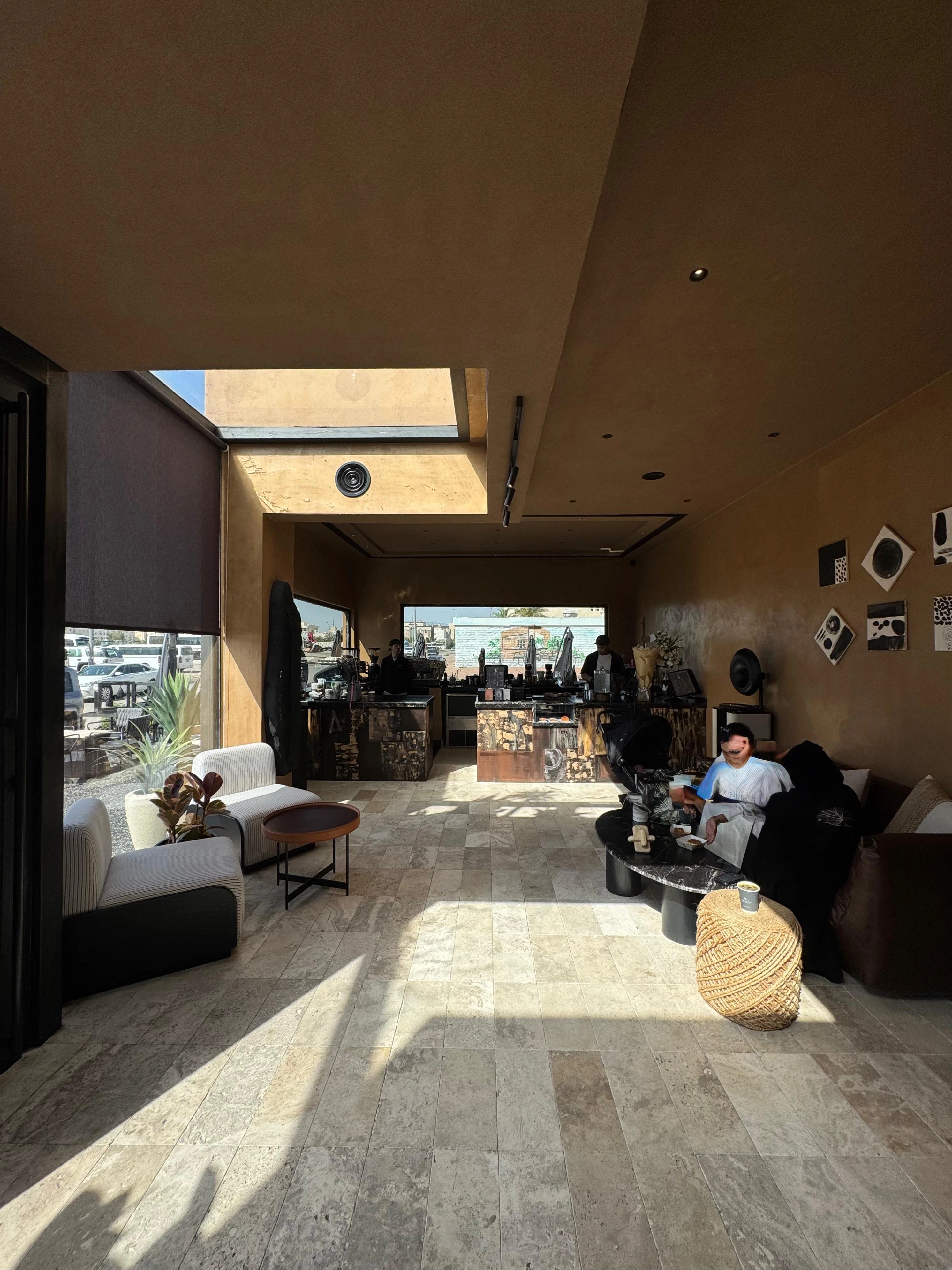 جلسات داخلية في The Side Cafe مناسبة للعمل والدراسة