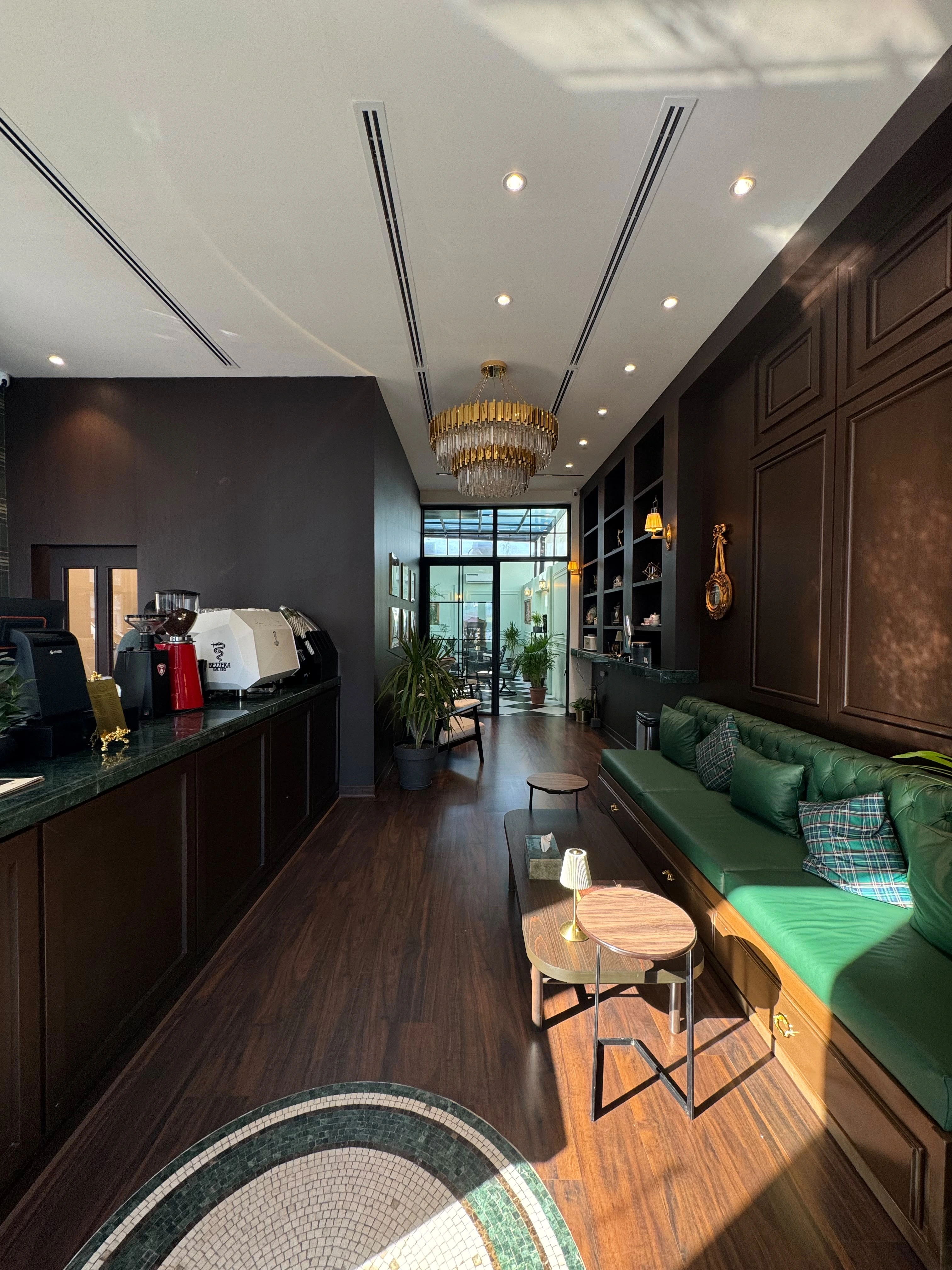 جلسات خارجية في Untold Cafe