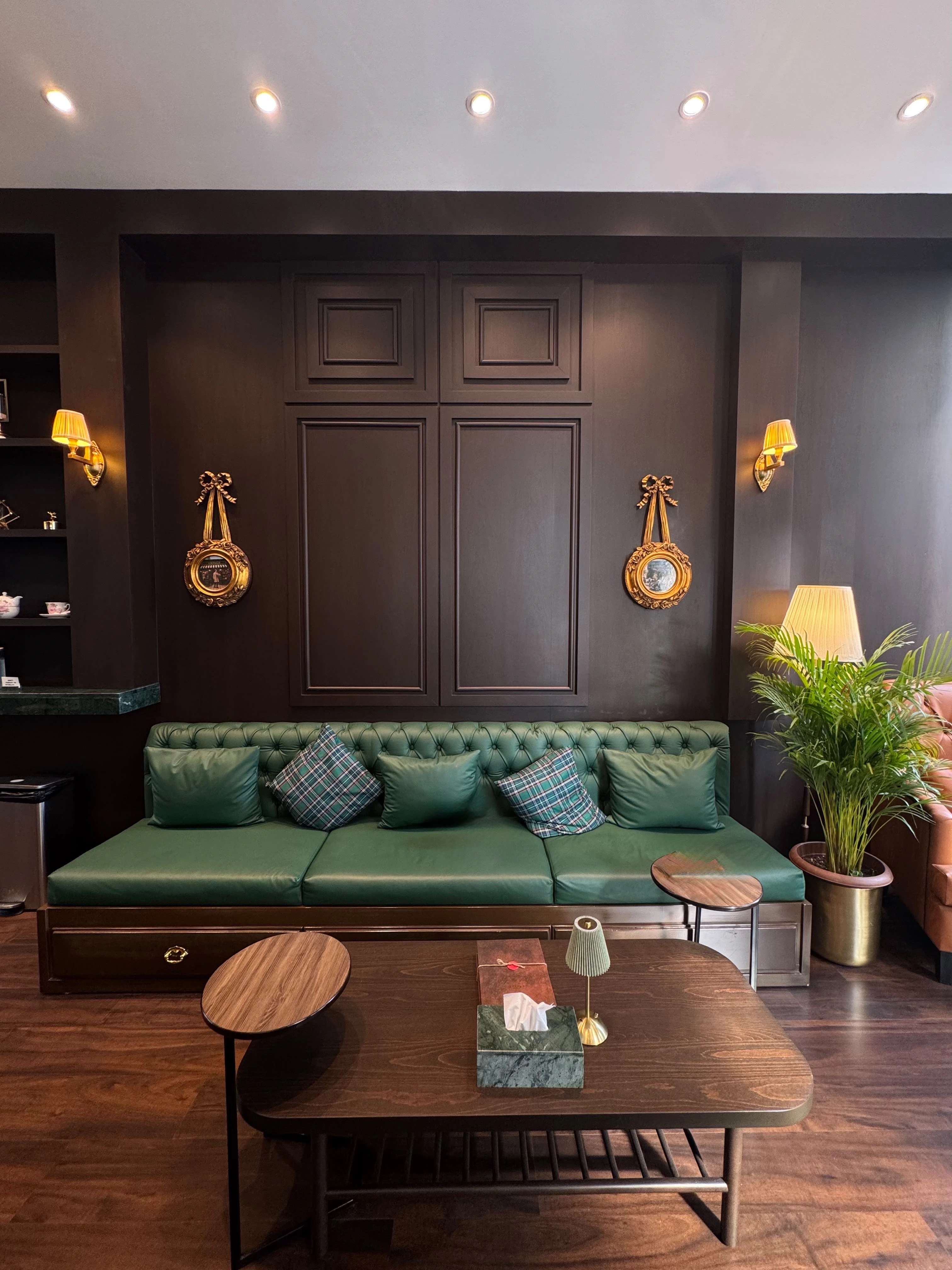 تصميم Untold Cafe الداخلي